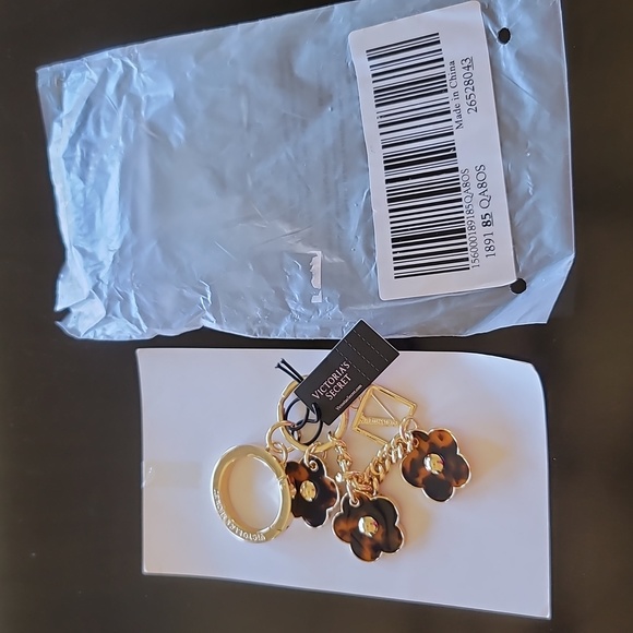 Victoria Secret Logo and Flowers Key Chain NWT - Picture 7 of 7